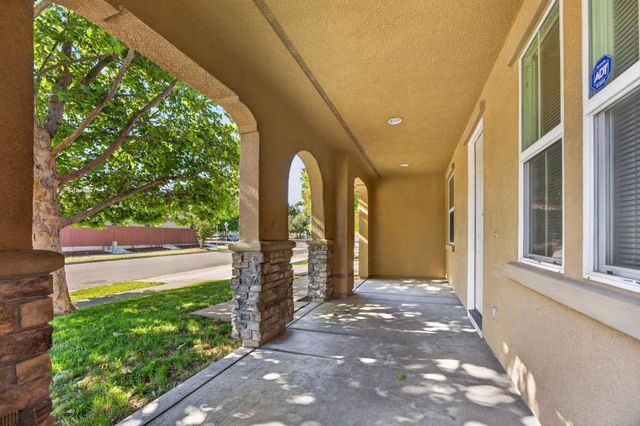 8406 KEUSMAN St, Elk Grove, CA 95758