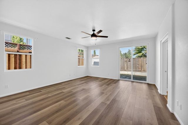 8406 KEUSMAN St, Elk Grove, CA 95758