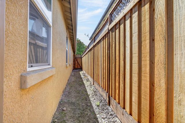 8406 KEUSMAN St, Elk Grove, CA 95758