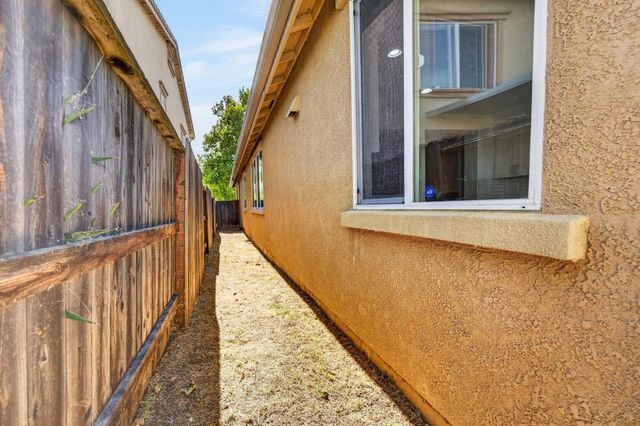 8406 KEUSMAN St, Elk Grove, CA 95758