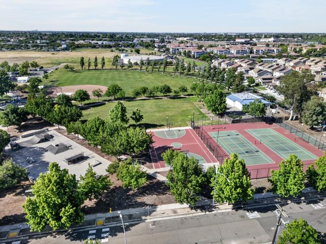 8406 KEUSMAN St, Elk Grove, CA 95758