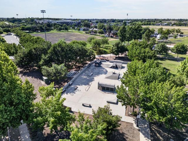 8406 KEUSMAN St, Elk Grove, CA 95758