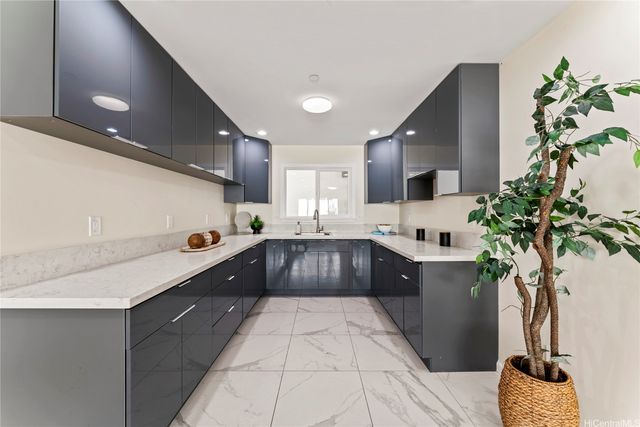 928 9th Avenue B, Honolulu, HI 96816