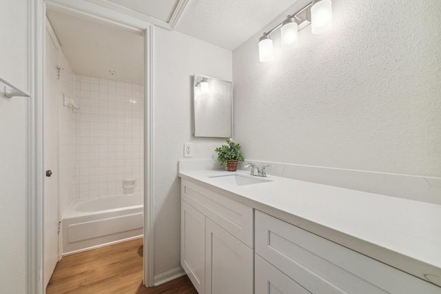 2100 Tanglewilde Street 514, Houston, TX 77063