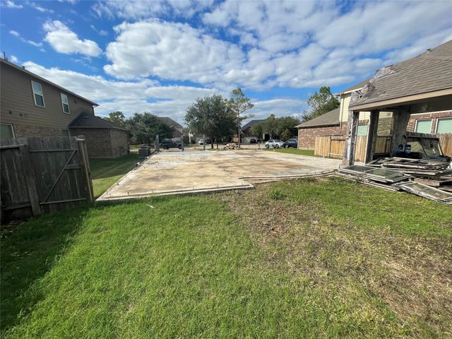 9415 Emerald Lakes Drive, Rosharon, TX 77583