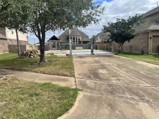9415 Emerald Lakes Drive, Rosharon, TX 77583