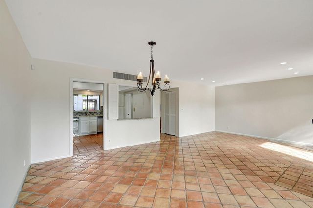 1906 Presidential Way 1-c, West Palm Beach, FL 33401