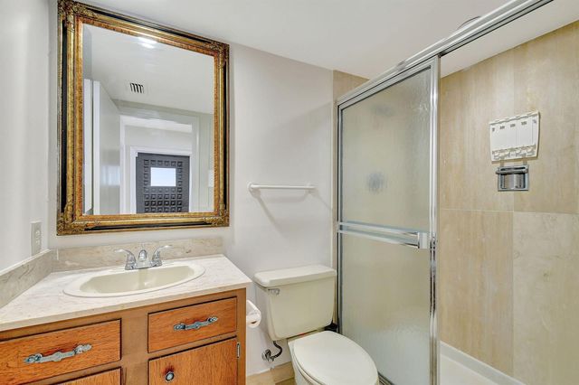 1906 Presidential Way 1-c, West Palm Beach, FL 33401