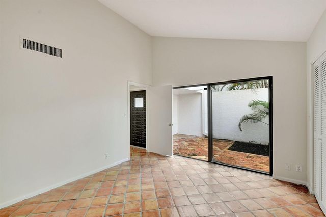 1906 Presidential Way 1-c, West Palm Beach, FL 33401