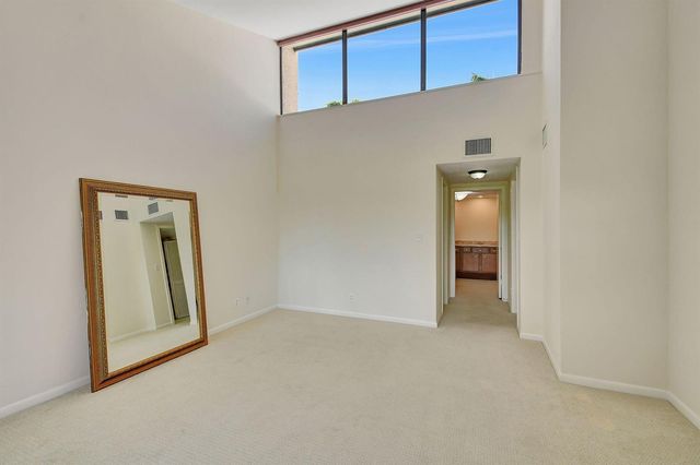 1906 Presidential Way 1-c, West Palm Beach, FL 33401