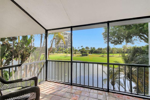 1906 Presidential Way 1-c, West Palm Beach, FL 33401