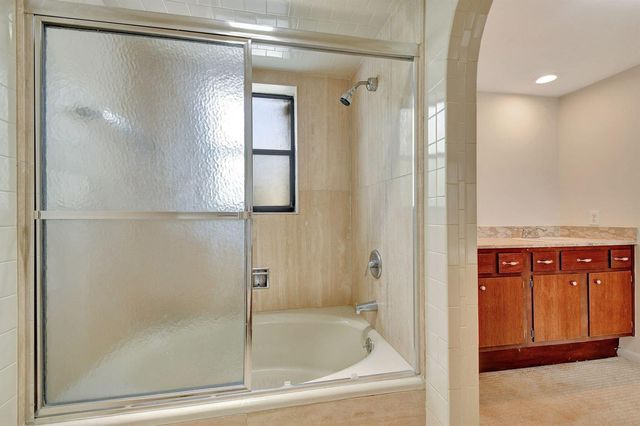 1906 Presidential Way 1-c, West Palm Beach, FL 33401