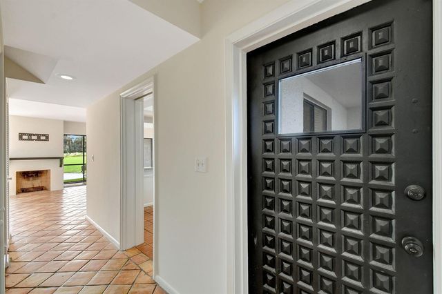 1906 Presidential Way 1-c, West Palm Beach, FL 33401