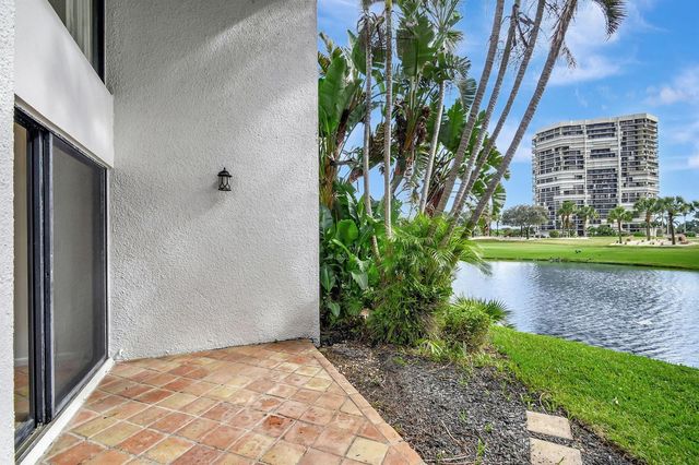 1906 Presidential Way 1-c, West Palm Beach, FL 33401