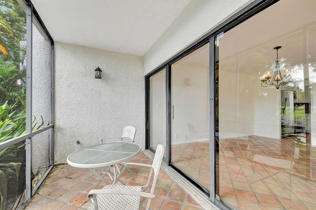 1906 Presidential Way 1-c, West Palm Beach, FL 33401