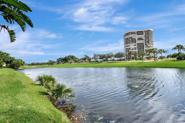 1906 Presidential Way 1-c, West Palm Beach, FL 33401