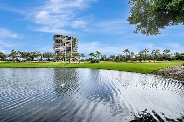 1906 Presidential Way 1-c, West Palm Beach, FL 33401