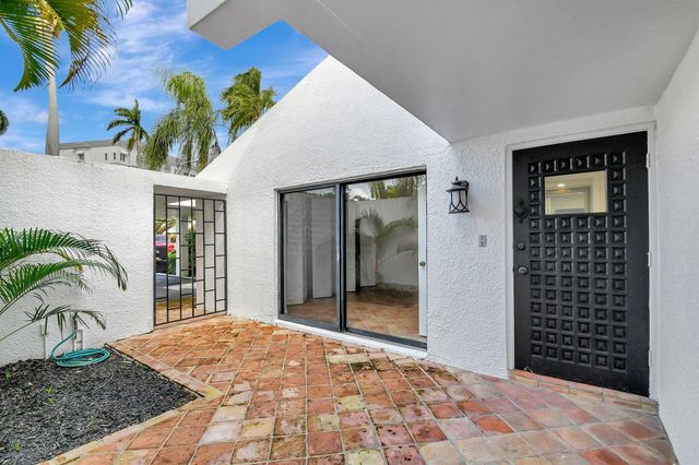 1906 Presidential Way 1-c, West Palm Beach, FL 33401