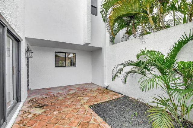 1906 Presidential Way 1-c, West Palm Beach, FL 33401