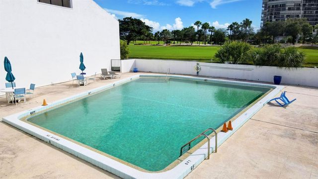 1906 Presidential Way 1-c, West Palm Beach, FL 33401