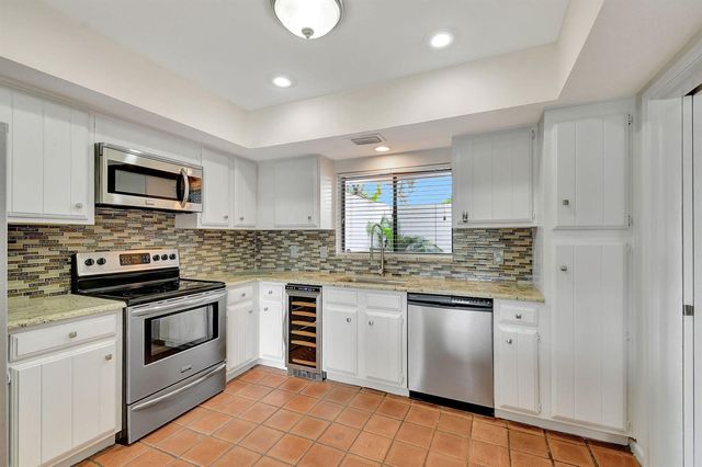 1906 Presidential Way 1-c, West Palm Beach, FL 33401