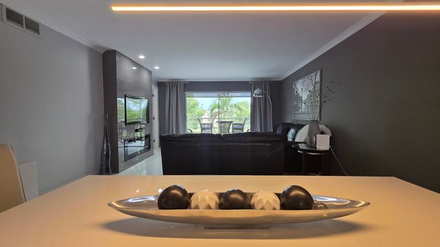 9301 Sunrise Lakes Boulevard 306, Sunrise, FL 33322