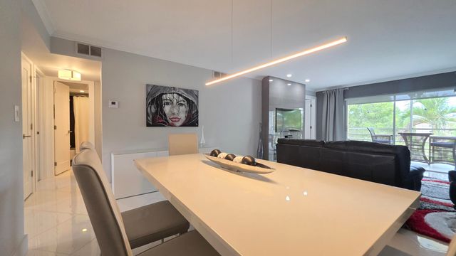 9301 Sunrise Lakes Boulevard 306, Sunrise, FL 33322