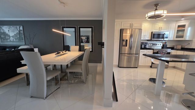 9301 Sunrise Lakes Boulevard 306, Sunrise, FL 33322