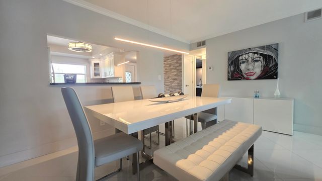 9301 Sunrise Lakes Boulevard 306, Sunrise, FL 33322