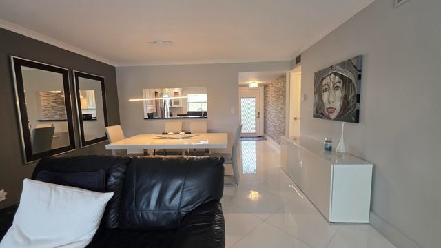 9301 Sunrise Lakes Boulevard 306, Sunrise, FL 33322