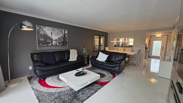 9301 Sunrise Lakes Boulevard 306, Sunrise, FL 33322