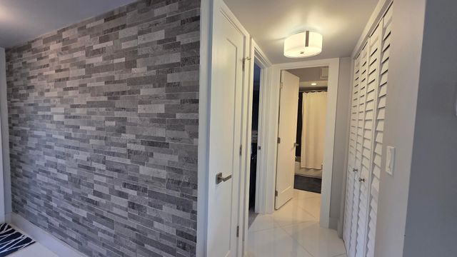 9301 Sunrise Lakes Boulevard 306, Sunrise, FL 33322