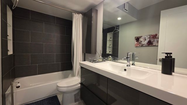 9301 Sunrise Lakes Boulevard 306, Sunrise, FL 33322