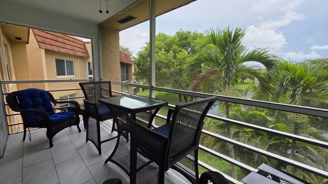 9301 Sunrise Lakes Boulevard 306, Sunrise, FL 33322