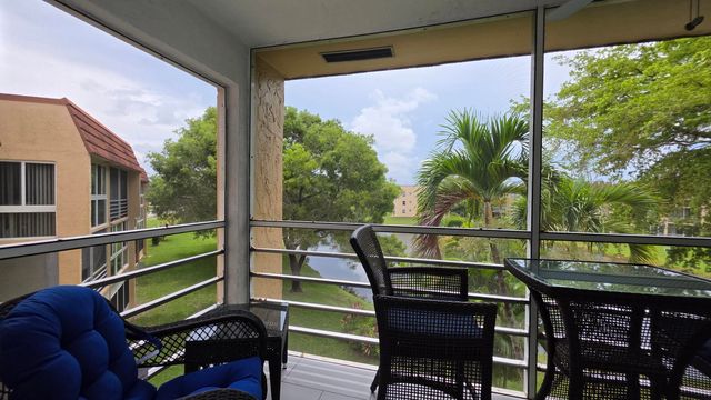9301 Sunrise Lakes Boulevard 306, Sunrise, FL 33322