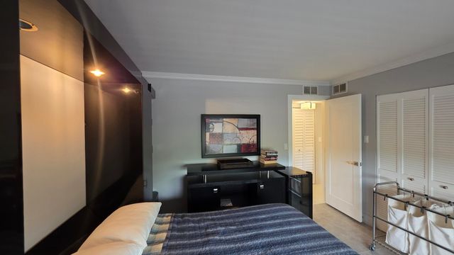 9301 Sunrise Lakes Boulevard 306, Sunrise, FL 33322