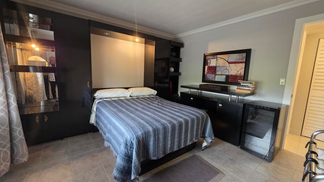 9301 Sunrise Lakes Boulevard 306, Sunrise, FL 33322