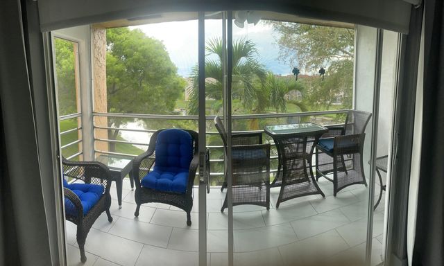 9301 Sunrise Lakes Boulevard 306, Sunrise, FL 33322