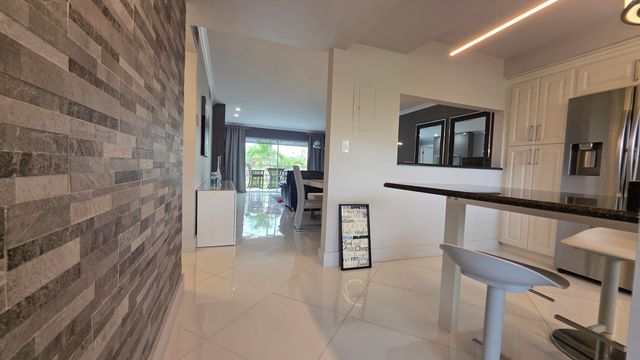 9301 Sunrise Lakes Boulevard 306, Sunrise, FL 33322