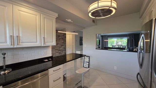 9301 Sunrise Lakes Boulevard 306, Sunrise, FL 33322