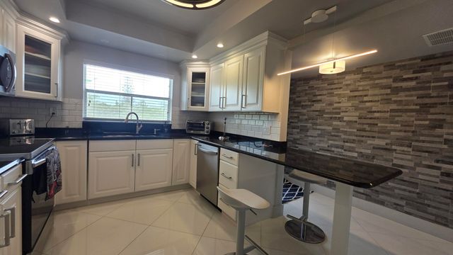 9301 Sunrise Lakes Boulevard 306, Sunrise, FL 33322