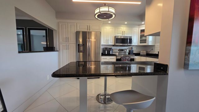 9301 Sunrise Lakes Boulevard 306, Sunrise, FL 33322