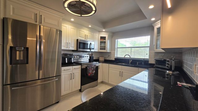 9301 Sunrise Lakes Boulevard 306, Sunrise, FL 33322