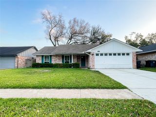 13607 Fernhill Drive, Sugar Land, TX 77498