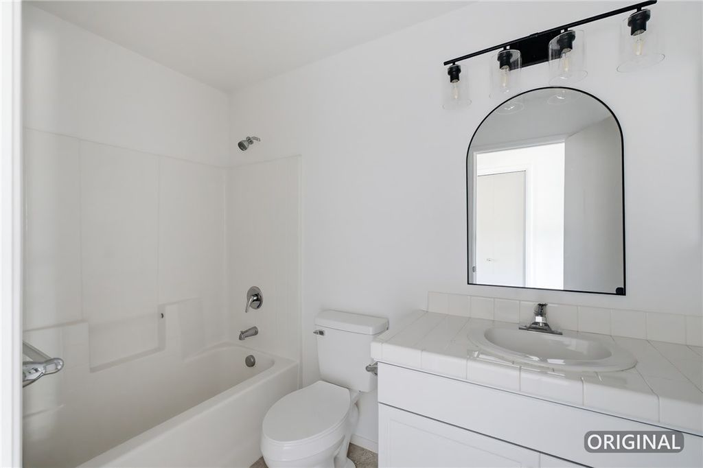 Image 17 of property listing at 1799 Capistrano, Tulare, CA 93274