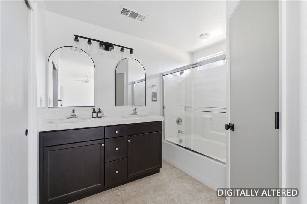 Image 18 of property listing at 1799 Capistrano, Tulare, CA 93274