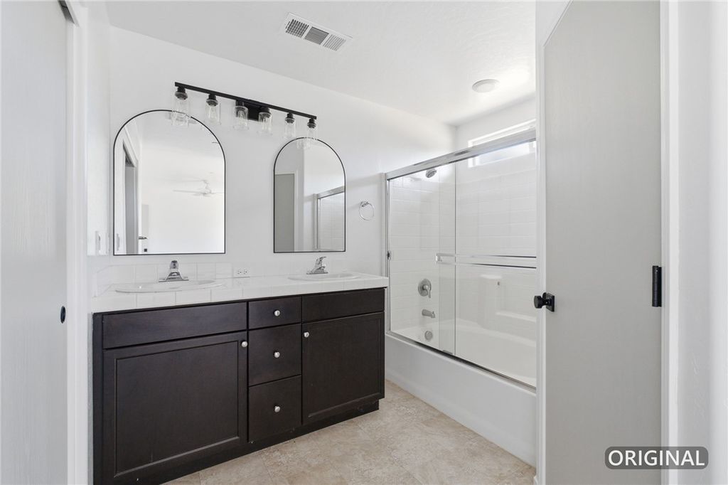 Image 19 of property listing at 1799 Capistrano, Tulare, CA 93274