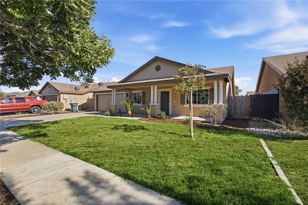 Image 2 of property listing at 1799 Capistrano, Tulare, CA 93274