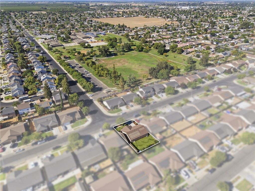 Image 3 of property listing at 1799 Capistrano, Tulare, CA 93274
