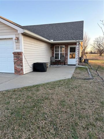 1114 Pebble Beach Lane, Ottawa, KS 66067